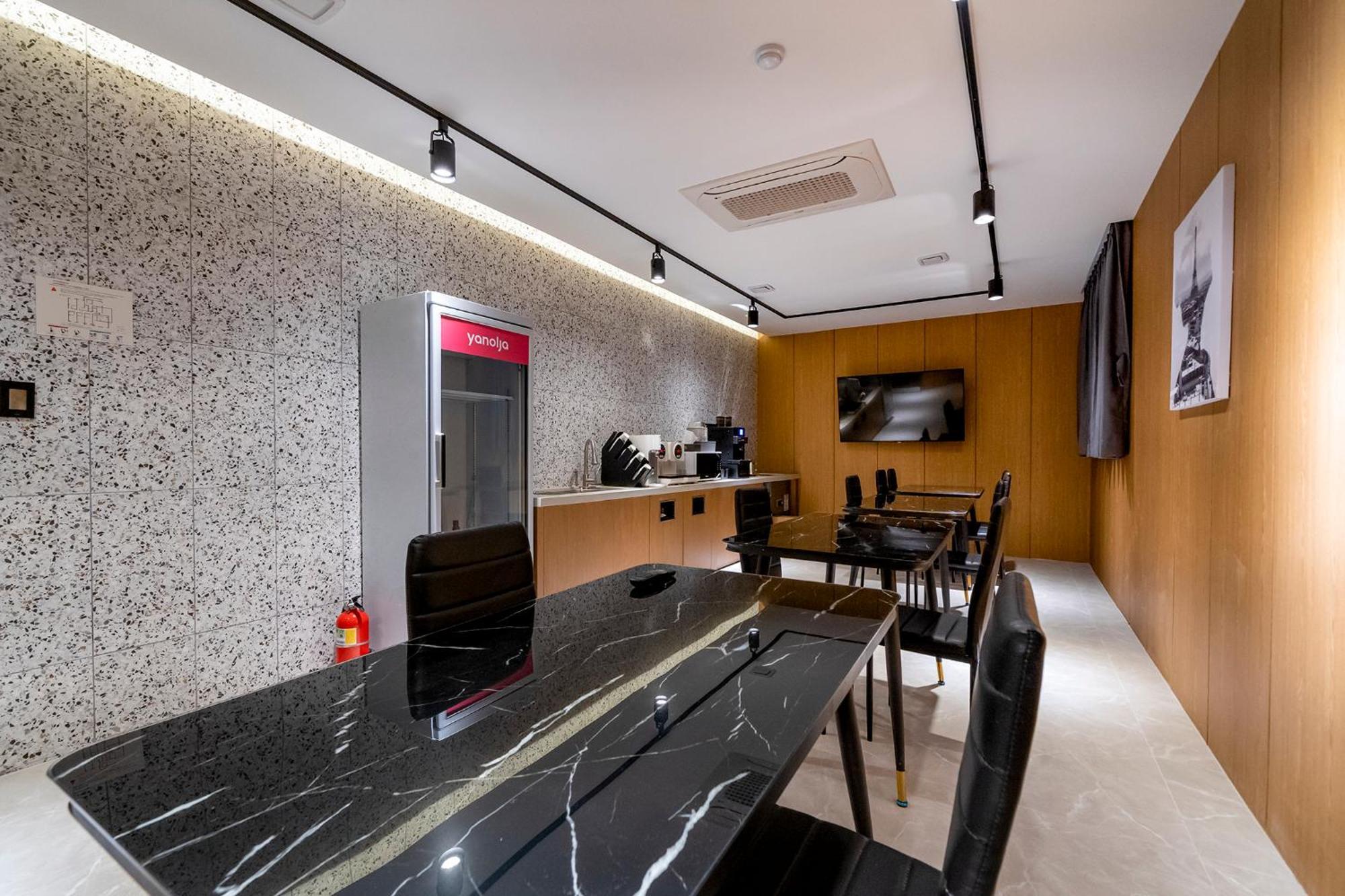 Urban Brown Hotel Chungju City Hall Exterior photo